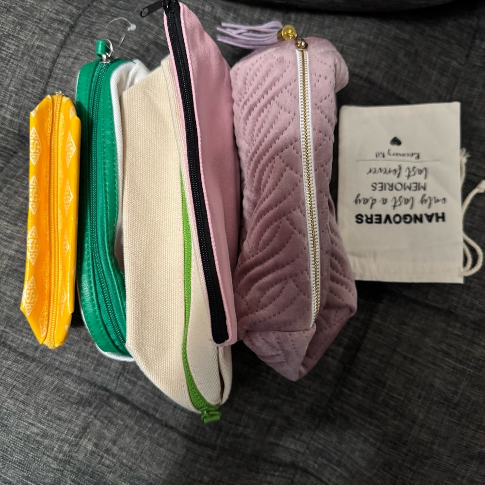 Lot of 6 toiletry bags! NWOTs - Picture 4 of 5